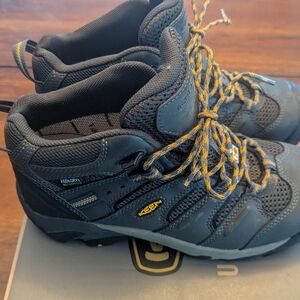 KEEN Men's Gray Hiking Shoes